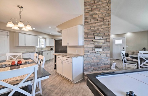 Lake Havasu City Casa | 3 Mi to Lake Havasu: Family Home w/ Game Room