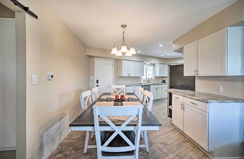 Lake Havasu City Casa | 3 Mi to Lake Havasu: Family Home w/ Game Room