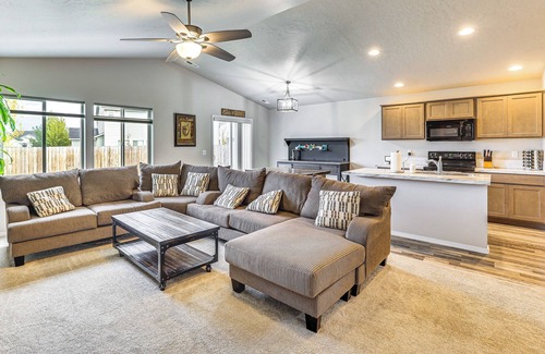 Caldwell Casa | 3 Mi to Lake Lowell: Caldwell Home w/ Yard & Grill