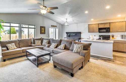 Caldwell Casa | 3 Mi to Lake Lowell Caldwell Home with Yard and Grill