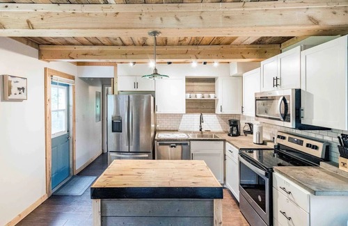 Windsor Hills Cabina | 3 mi to Liberty, Close to Dtown w/Secluded Feel