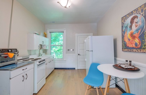 Lynchburg Apartamento | 3 Mi to Liberty U: Apt w/ Full Kitchen & King Bed!