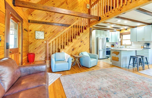 Galax Cabina | 3 Mi to Main St Galax: BBQ-Ready Home w/ Fire Pit!