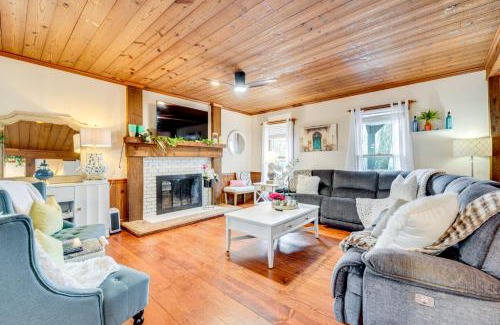 Marietta Casa | 3 Mi to Marietta Square Hot Tub Haven with 2 Patios