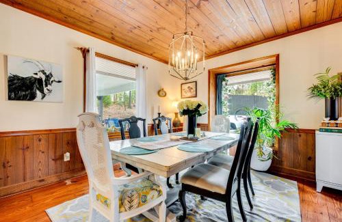 Marietta Casa | 3 Mi to Marietta Square Hot Tub Haven with 2 Patios
