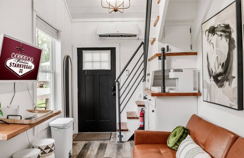 Starkville Casa | 3 Mi to MSU | Tiny Home w/Balcony + Deck
