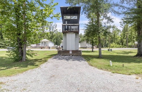 Starkville Casa | 3 Mi to MSU | Tiny Home w/Balcony + Deck