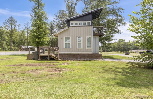 Starkville Casa | 3 Mi to MSU | Tiny Home w/Balcony + Deck