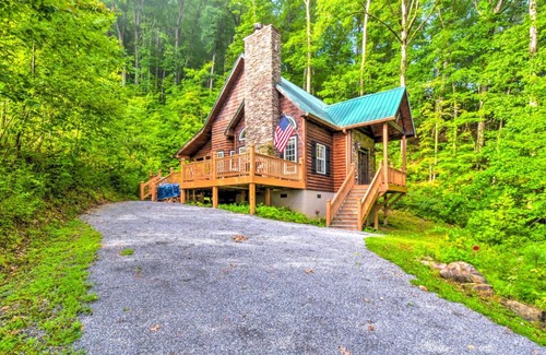 Hayesville Casa | 3 Mi to Museums Smoky Mountains Cabin with Deck