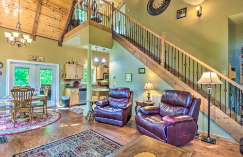 Hayesville Casa | 3 Mi to Museums Smoky Mountains Cabin with Deck