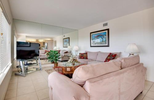 Vero Beach Apartamento | 3 Mi to Ocean Riverfront Unit in Vero Beach!
