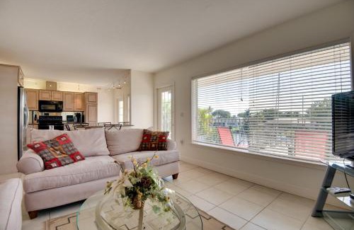 Vero Beach Apartamento | 3 Mi to Ocean Riverfront Unit in Vero Beach!