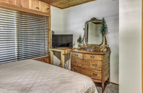 Sierra Cedars Casa | 3 Mi to Shaver Lake Cozy Bears Hideaway Cabin!