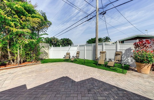 Deerfield Beach Casa | 3 Mi to Shore: Couples Getaway in Lighthouse Point