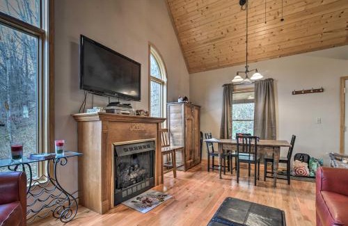 Snowshoe Casa | 3 Mi to Snowshoe Resort Cabin with Hot Tub