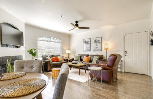 North Scottsdale Apartamento | 3 Mi to TPC Chic Condo with Pool Access and Grills
