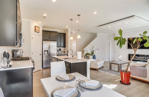 Durham Casa | 3 Mi to Umstead State Park: Durham Home