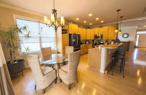 Selbyville Casa | 3 miles from the beach! 4 bedroom home with a hot tub and backyard!