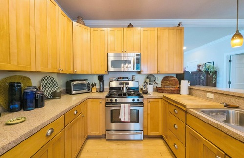 Selbyville Casa | 3 miles from the beach! 4 bedroom home with a hot tub and backyard!