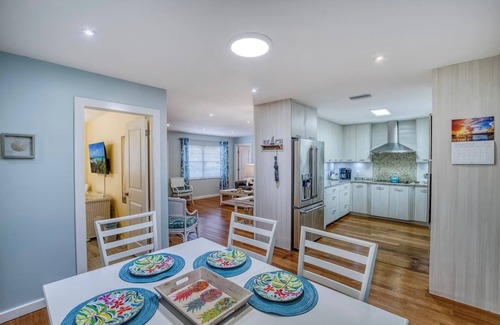 Whitney Beach Casa | 3 miles to AMI beach, 3 bed 2 bath, 4 miles to IMG
