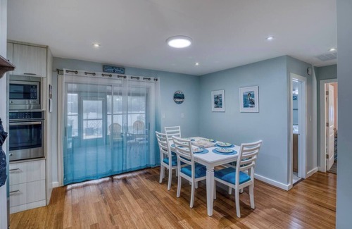 Whitney Beach Casa | 3 miles to AMI beach, 3 bed 2 bath, 4 miles to IMG