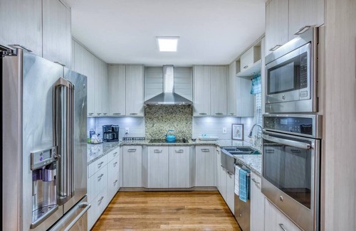 Whitney Beach Casa | 3 miles to AMI beach, 3 bed 2 bath, 4 miles to IMG