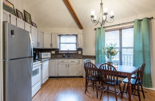 Gatlinburg - Pigeon Forge Chalet De Esquí | 3 Miles to Downtown Gorgeous 2BR Cabin w/ HOT TUB