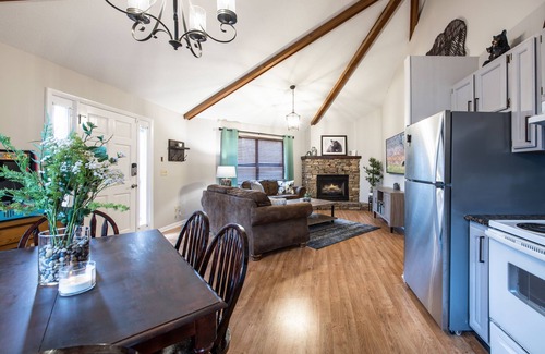 Gatlinburg - Pigeon Forge Chalet De Esquí | 3 Miles to Downtown Gorgeous 2BR Cabin w/ HOT TUB