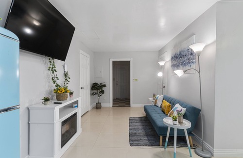 Las Vegas Casa | 3 miles to the strip 1 BR 1 bath with private entry/yard In-Law house. Peaceful