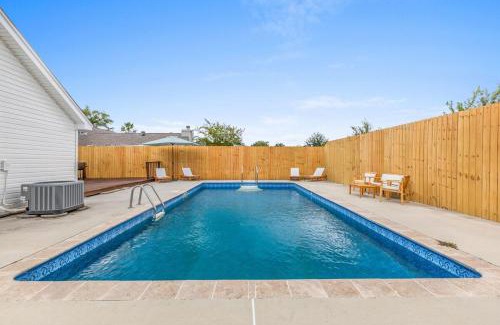 Prien Casa | 3 Min to Casino with Pool and Hot Tub