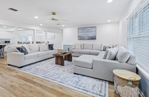 Prien Casa | 3 Min to Casino with Pool and Hot Tub