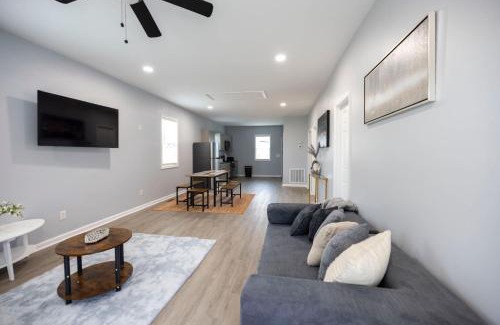 Burlington Casa | 3 Min to Downtown - 10 Min to Elon - Smart TVs