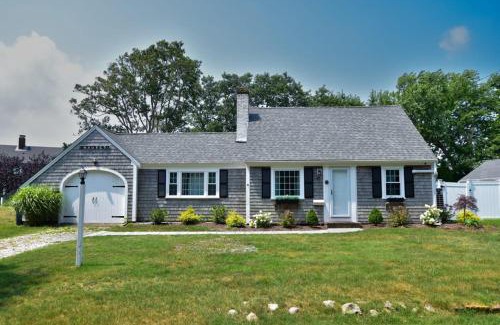 West Yarmouth Casa | 3 Min Walk to Beach Large Fenced Yard
