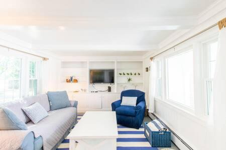 West Yarmouth Casa | 3 Min Walk to Beach Large Fenced Yard