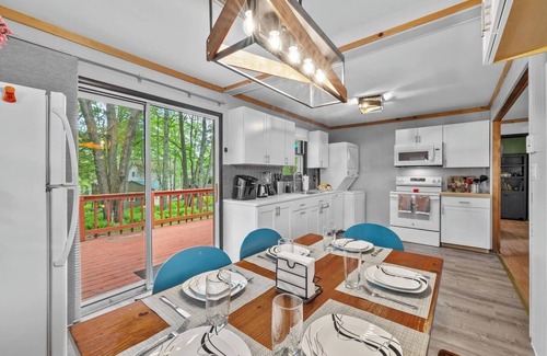 Pocono Lake Cabina | 3 min walk to beach, TV, AC, Firepit, Wi-Fi