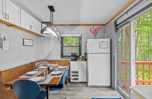 Pocono Lake Cabina | 3 min walk to beach, TV, AC, Firepit, Wi-Fi