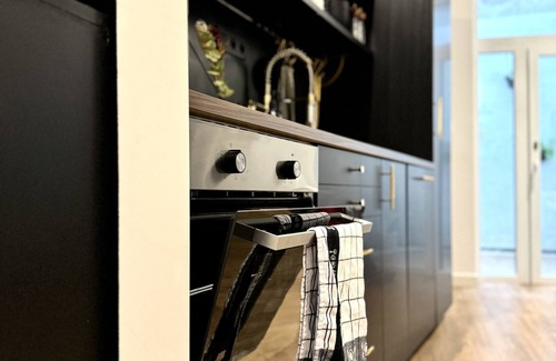 University District Casa | 3 min walk to MEIR, 10 min to Central Station - cozy 3/4BR - entire house