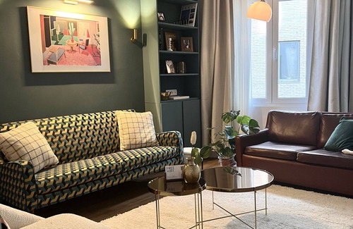 University District Casa | 3 min walk to MEIR, 10 min to Central Station - cozy 3/4BR - entire house