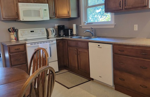Kincardine Casa | 3 Min walk to the beach and town, 3 Bed, 2 Bath house!