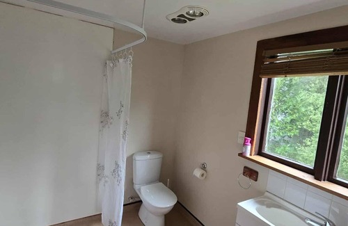 Hanmer Springs Cabina | 3 minutes to Hanmer Springs thermal pools! Family Cabin in the Hanmer Forest!