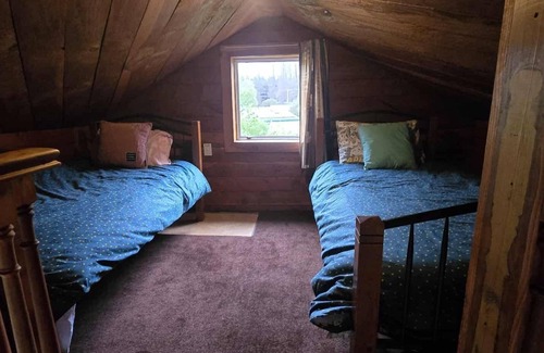 Hanmer Springs Cabina | 3 minutes to Hanmer Springs thermal pools! Family Cabin in the Hanmer Forest!