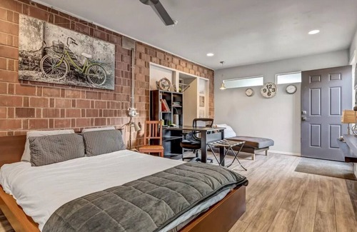 Scottsdale Estates Nine Casa | 3 minutes to Old Town Scottsdale! 2 Master Bedrooms!