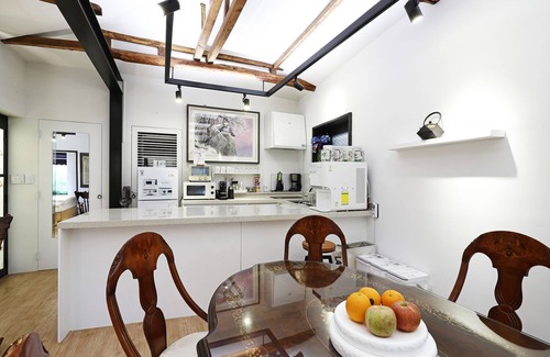 Gwanghui-dong Casa | 3 minutes to subways and buses. Modern hanok for a family or friends!