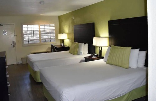 Old Town Casa | 3 Modern Units Near Mission Bay Aquatic Center! w/ FREE Breakfast! Parking