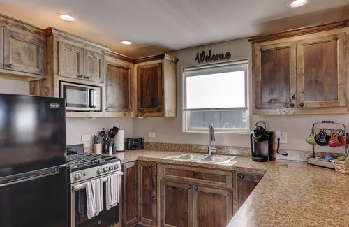 Center Point Cabina | #3 of 4 Treetop River Cabin: 6 guests +Kayaks+ Fishing+ Fire Pits=Family Fun!