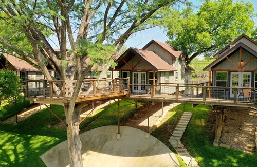 Center Point Cabina | #3 of 4 Treetop River Cabin: 6 guests +Kayaks+ Fishing+ Fire Pits=Family Fun!