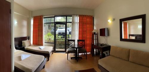 Baguio Apartamento | 3 Pax Charming Foggy Cold Breeze, Cozy Gardenville Hotel