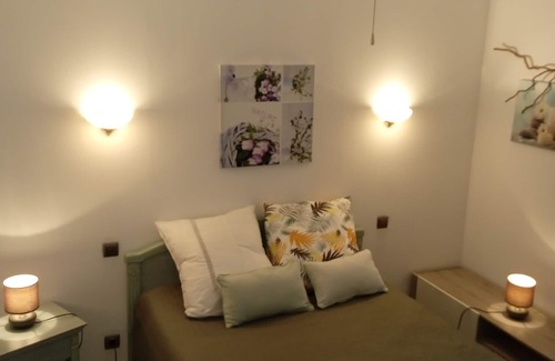 Claira Casa | Apartment for 3 people, terrace, wifi, parking, 10min from the beach.