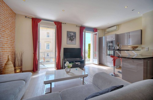 Cannes City Centre Apartamento | 3 pièces avec balcon, vue sur le Vieux Port A2B022