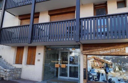 Courchevel Apartamento | 3 pièces skis aux pieds, balcon, parking, animaux admis - FR-1-514-8